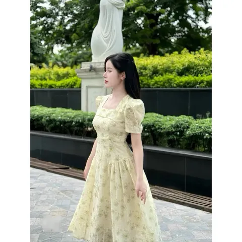 Đầm hoa cổ vuông chất thô boy. Dáng váy cổ vuông dễ mặc. lên phom dáng chuẩn luôn. - Size SM Hàng có sẵn giao ngay M