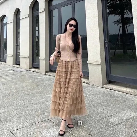 Chân váy dáng dài thiết kế tầng sang chảnh 50-90kg Hàng coa sẵn giao ngay Màu đen và nude Eo bo chun co giãn dễ mặc