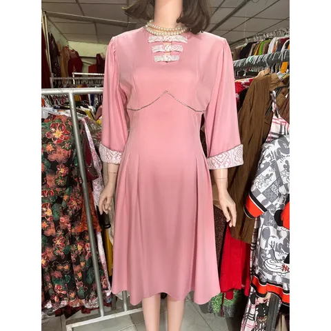 Đầm HỒNG XOÈ TAY LỠ PHỐI REN  Giá 330k Hàng có sẵn giao ngay