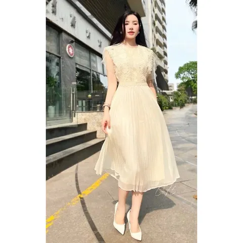 Váy đầm thiết kế ren be xếp ly dáng dài  Hàng cao cấp  Giá 420k  Hàng có sẵn giao ngay L  Màu kem  Hàng của Teng Design