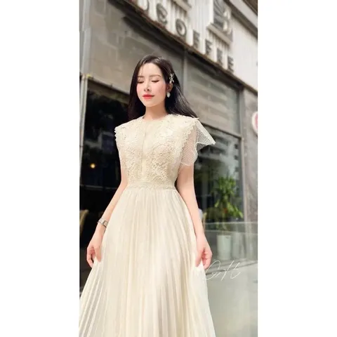 Váy đầm thiết kế ren be xếp ly dáng dài  Hàng cao cấp  Giá 420k  Hàng có sẵn giao ngay L  Màu kem  Hàng của Teng Design