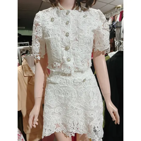 Set Ren sang trọng  Đính Nút Kèm Chân Váy Có Lót Chất Ren nổi cao cấp Hàng có sẵn giao ngay Size SML Màu trắng