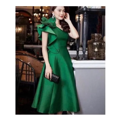 Đầm  lệch vai sang trọng phù hợp đi tiệc đi chơi, chất liệu tapta xịn , chất liệu và kiểu may tinh tế, hàng cao cấp