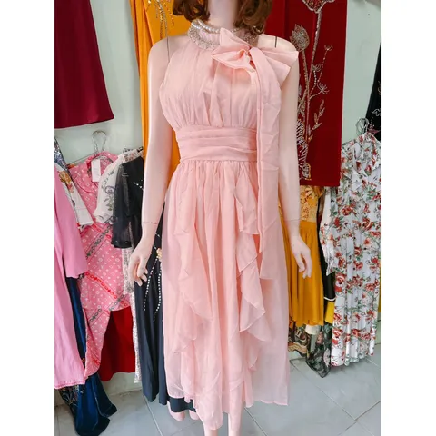 Đầm maxi cổ yếm đính kết bánh bèo đi biển. đi tiệc quá xinh Hàng có sẵn giao ngay L Chất liệu voan tơ 2 lớp cao cấp