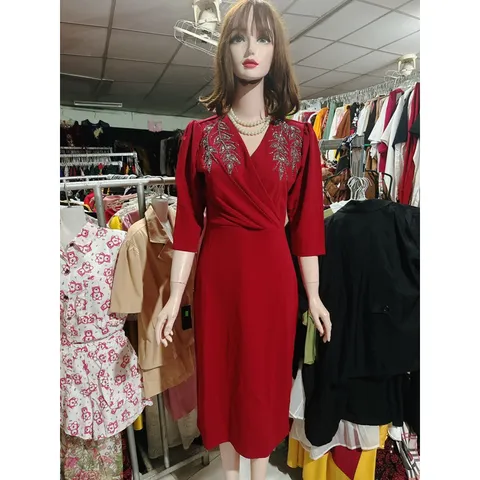 ĐẦM ĐÍNH ĐÁ SANG TRỌNG  Hàng có sẵn giao ngay Giá 390k Đủ size SMLXL Màu đỏ đô, đính kết tay thủ công tỉ mỉ