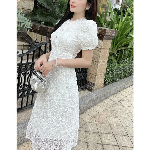 Đầm ren như hình Có 3 màu: trắng , đen và nude kem Giá 380k Hàng có sẵn giao ngay Hàng đường may đẹp, kỹ, đúng mô tả.