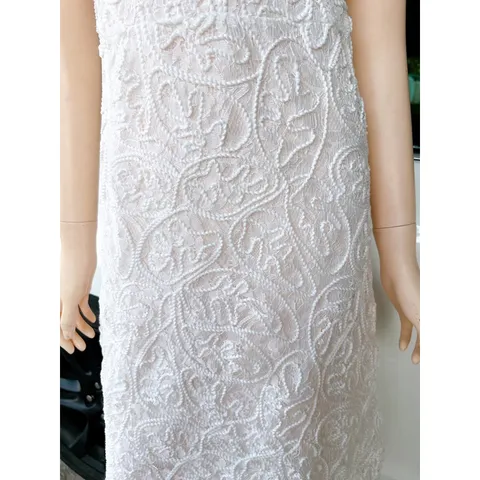Đầm ren như hình Có 3 màu: trắng , đen và nude kem Giá 380k Hàng có sẵn giao ngay Hàng đường may đẹp, kỹ, đúng mô tả.