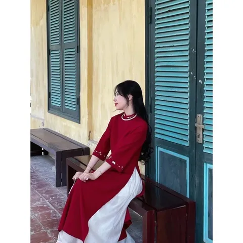 Áo dài Tết - Áo dài cách tân màu đỏ thiết kế tay lỡ dáng suông chất nhung thêu 2 tà cách điệu Hàng có sẵn giao ngay