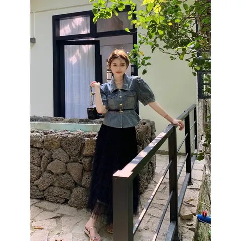 Set gồm 3 chi tiết: Áo Jean + chân Váy Bồng Bềnh Dáng Dài Cho Nữ Kiểu Pháp + đai màu đen Hàng có sẵn giao ngay L
