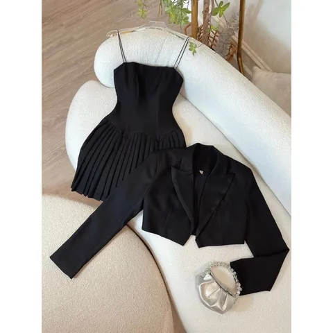 Set áo vest + đầm 2 dây dập ly mau đen Giá 299k Hàng co sẵn giao ngay