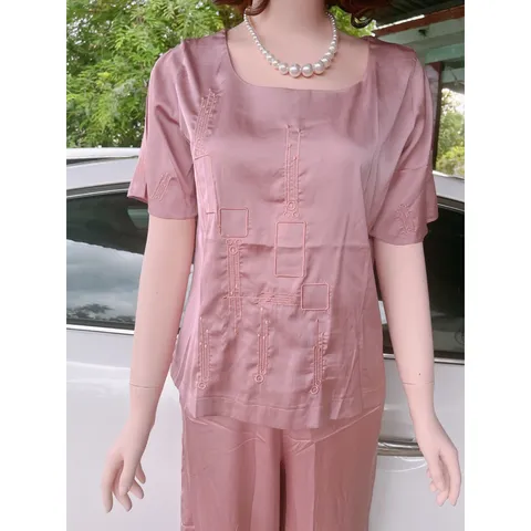 Set lụa latin màu hồng phấn thêu hoạ tiết siêu đẹp Giá 199k cả set Hàng có sẵn giao ngay