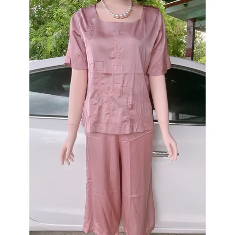 Set lụa latin màu hồng phấn thêu hoạ tiết siêu đẹp Giá 199k cả set Hàng có sẵn giao ngay