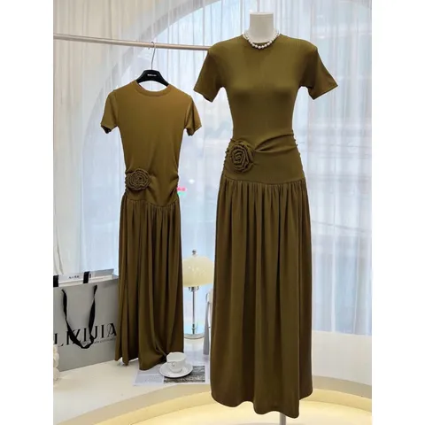 Váy Cotton Thun Tăm Dáng Dài Eo Đính Hoa Giá 290k Hàng có sẵn giao ngay Co giãn dễ chịu Màu rêu