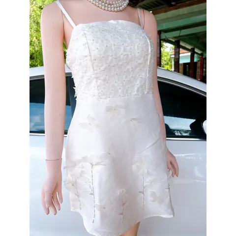 Đầm 2 dây đính kết hoa siêu đẹp Giá 370k Hàng có sẵn giao nga L MAù kem