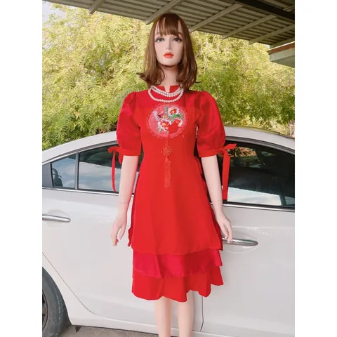 Đầm đỏ thêu hoa siêu đẹp Giá 320k Hàng có sẵn giao ngay Chất liệu gấm cao cấp, hàng đúp lót