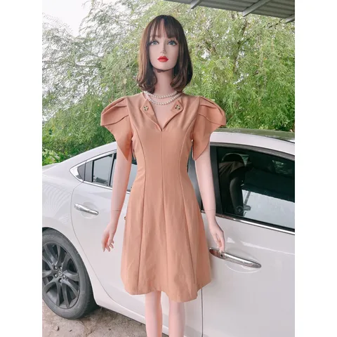 Đầm màu nude siêu xịn Giá 299k Hàng có sẵn giao ngay Mặc đi làm, cafe…. Co giãn nhẹ Đủ size SML