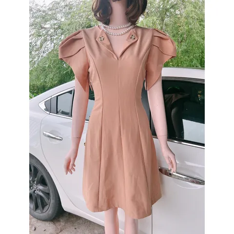 Đầm màu nude siêu xịn Giá 299k Hàng có sẵn giao ngay Mặc đi làm, cafe…. Co giãn nhẹ Đủ size SML