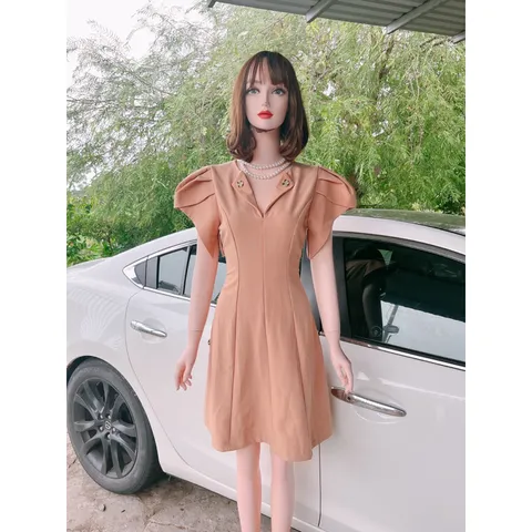 Đầm màu nude siêu xịn Giá 299k Hàng có sẵn giao ngay Mặc đi làm, cafe…. Co giãn nhẹ Đủ size SML