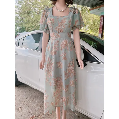 Đầm hoa xanh nhạt Giá 290k Hàng có sẵn giao ngay Phía sau có bo chun Chất liệu voan 2 lớp