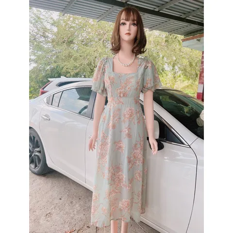 Đầm hoa xanh nhạt Giá 290k Hàng có sẵn giao ngay Phía sau có bo chun Chất liệu voan 2 lớp