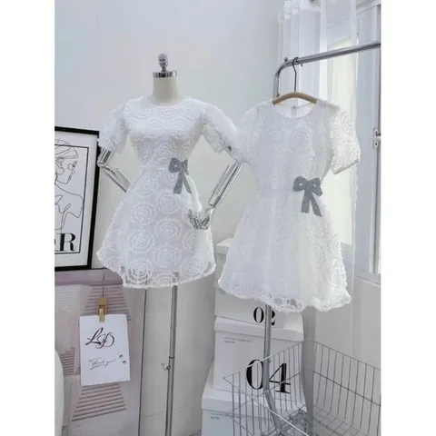 Đầm ren nổi đính kết nơ Giá 290k Hàng có sẵn giao ngay Màu trắng