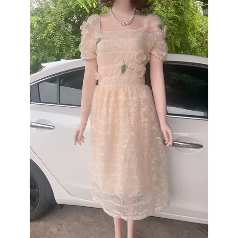 Đầm REN XÒE CỔ VUÔNG ĐÍNH HOA VOAN NỔI Giá 390k Hàng có sẵn giao ngay L Chất liệu ren cao cấp