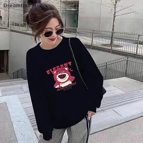 Áo len màu đen in hình gấu dâu màu hồng siêu xinh Giá 220k Hàng có sẵn giao ngay