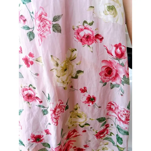 Đầm hoa hồng màu hồng đẹp lắm khach oi Phía sau bo chun dễ mặc  Hàng có sẵn giao ngay Giá 290k