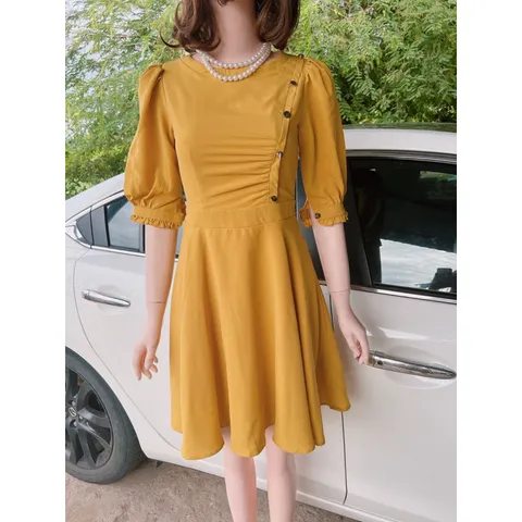 Đầm xoè cách điệu đinh nút Giá 290k Hàng có sẵn giao ngay Màu vàng chanh