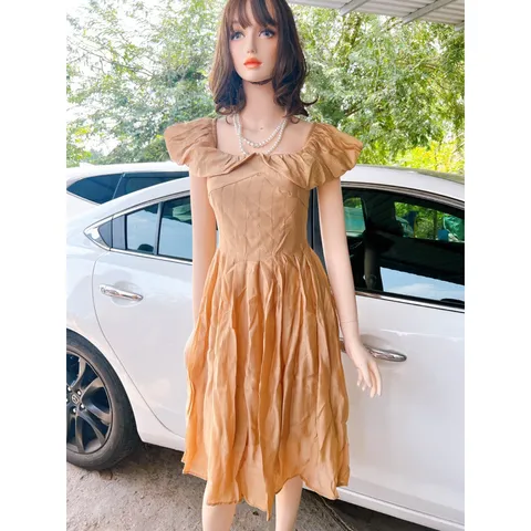 Đầm xếp ly eo màu nude  Chất liệu tơ 2 lớp xịn  Giá 290k Hàng có sẵn giao ngay S