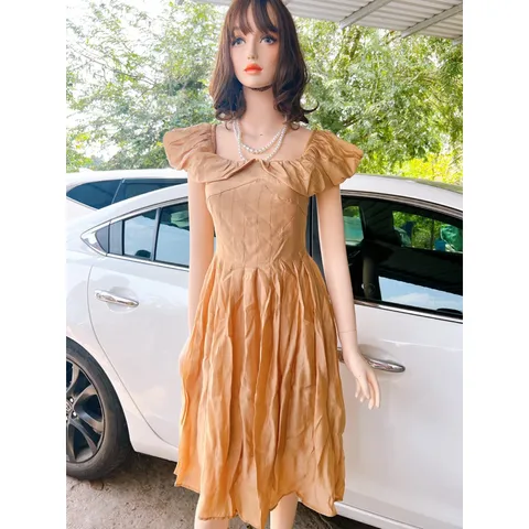 Đầm xếp ly eo màu nude  Chất liệu tơ 2 lớp xịn  Giá 290k Hàng có sẵn giao ngay S
