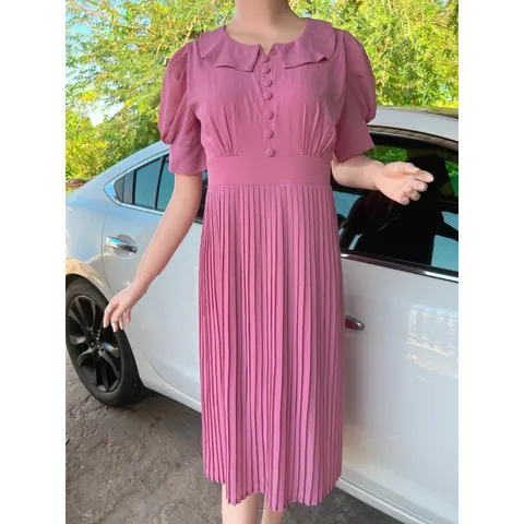Đầm dập ly màu hồng Giá 290k Hàng có sẵn giao ngay