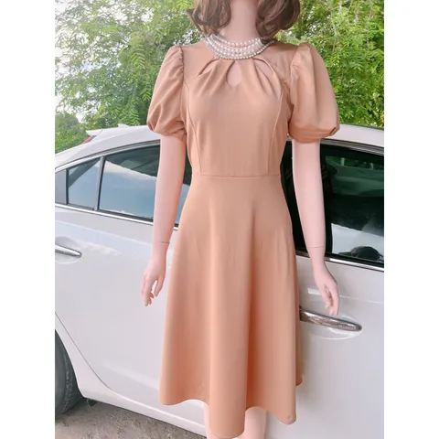 Đầm cổ cách điệu đính đá Hàng có sẵn giao ngay Giá 299k Hàng umi co giãn cao cấp Màu nude sang xịn