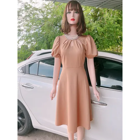 Đầm cổ cách điệu đính đá Hàng có sẵn giao ngay Giá 299k Hàng umi co giãn cao cấp Màu nude sang xịn