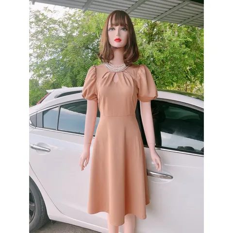 Đầm cổ cách điệu đính đá Hàng có sẵn giao ngay Giá 299k Hàng umi co giãn cao cấp Màu nude sang xịn