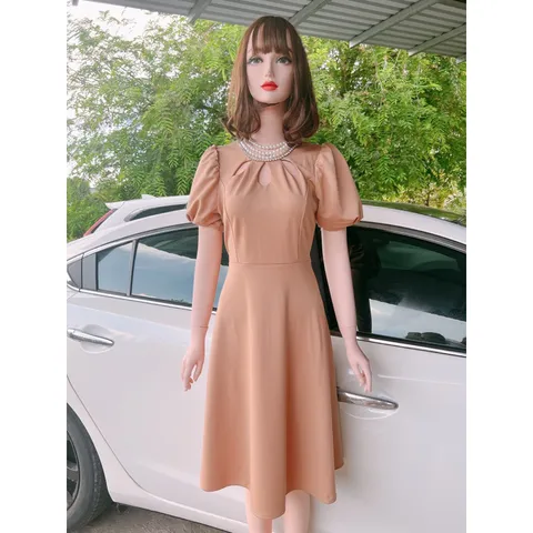 Đầm cổ cách điệu đính đá Hàng có sẵn giao ngay Giá 299k Hàng umi co giãn cao cấp Màu nude sang xịn