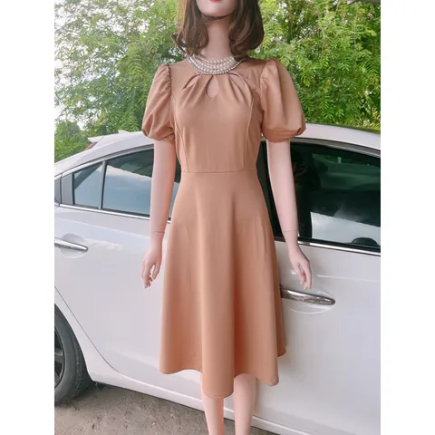 Đầm cổ cách điệu đính đá Hàng có sẵn giao ngay Giá 299k Hàng umi co giãn cao cấp Màu nude sang xịn