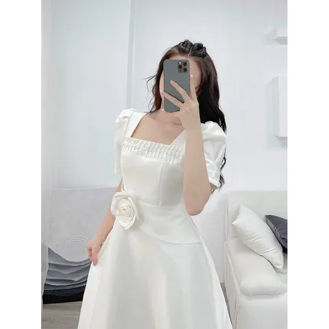 Đầm dáng xoè cổ vuông đính ngọc xếp ly ngực Màu kem  Hàng có sẵn giao ngay L Giá 380k