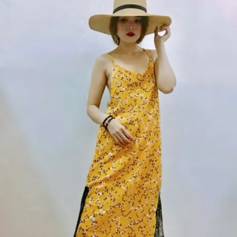 💞Đầm  hoa nhí phối ren   💞Giá: 250k 💞Freesize 58kg trở xuống 💞Hàng có sẵn giao ngay
