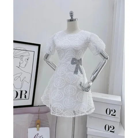 Đ REN HOA TRẮNG TRÒN BASIC ĐÍNH NƠ ĐÁ Nhẹ nhàng mà đẹp đúng ko mấy bà ơi 😍 Giá 290k