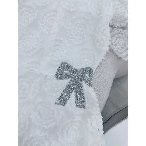 Đ REN HOA TRẮNG TRÒN BASIC ĐÍNH NƠ ĐÁ Nhẹ nhàng mà đẹp đúng ko mấy bà ơi 😍 Giá 290k