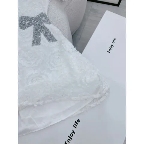 Đ REN HOA TRẮNG TRÒN BASIC ĐÍNH NƠ ĐÁ Nhẹ nhàng mà đẹp đúng ko mấy bà ơi 😍 Giá 290k
