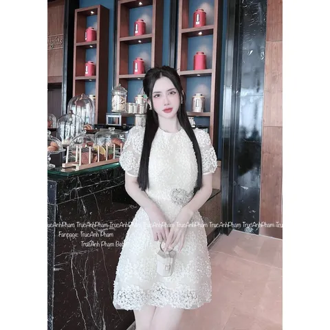 Đ REN HOA TRẮNG TRÒN BASIC ĐÍNH NƠ ĐÁ Nhẹ nhàng mà đẹp đúng ko mấy bà ơi 😍 Giá 290k