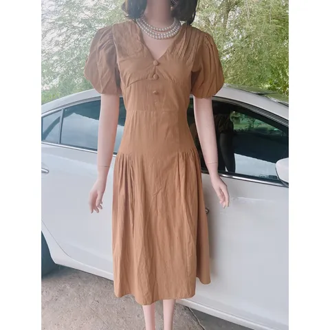 Đầm chất lennin - Size : S,M -Giá 290k Hàng có sẵn giao ngay Màu nâu tây
