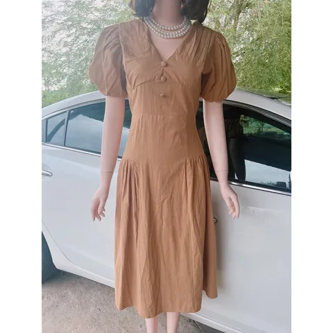Đầm chất lennin - Size : S,M -Giá 290k Hàng có sẵn giao ngay Màu nâu tây