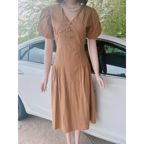 Đầm chất lennin - Size : S,M -Giá 290k Hàng có sẵn giao ngay Màu nâu tây