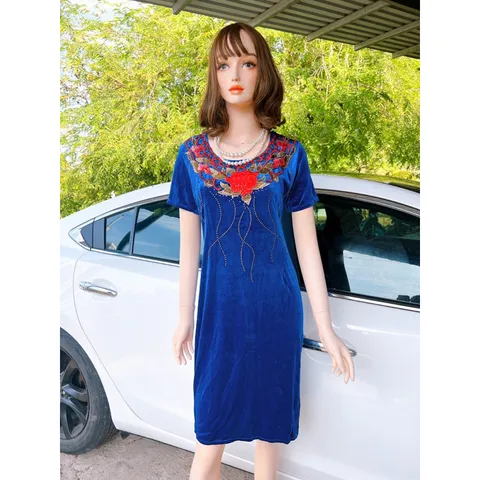 Đầm nhung  thêu hoa Màu xanh coban Giá 290k Hàng có sẵn giao ngay