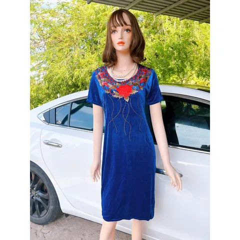 Đầm nhung  thêu hoa Màu xanh coban Giá 290k Hàng có sẵn giao ngay