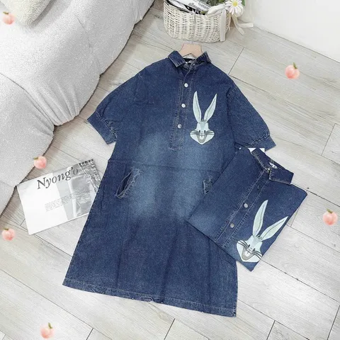 Đầm jean tay lỡ có túi hoa tiết in  size dưới 60kg Giá 290k Hàng có săn giao ngay