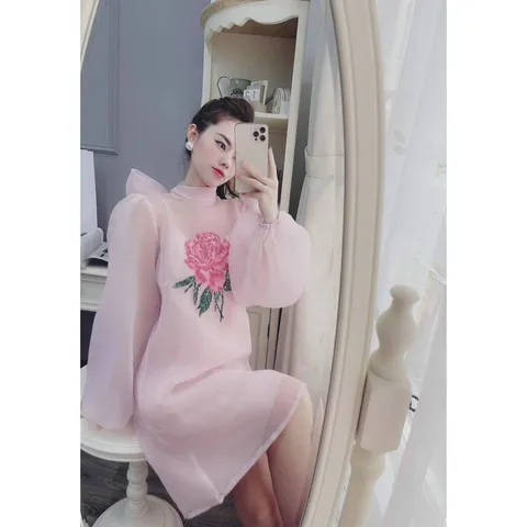 Đầm hồng siêu đẹp Có lót bên trong Giá 290k Hàng có sẵn giao ngay